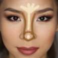 Video hướng dẫn trang điểm mũi cao lên bằng cách tạo khối mũi cao.