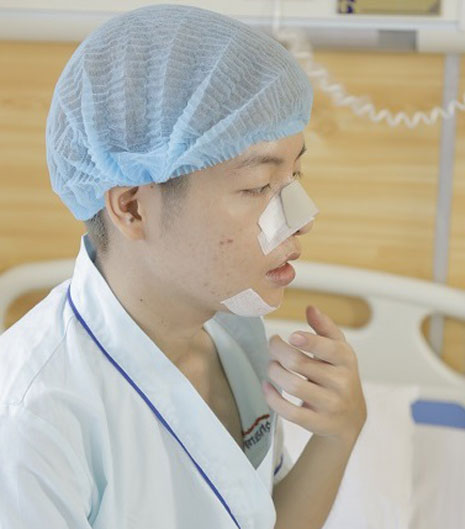 Đức Phúc nâng mũi tại kangnam