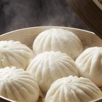 Nâng mũi ăn bánh bao được không? Lỡ ăn trứng trong bánh bao rồi có sao không?